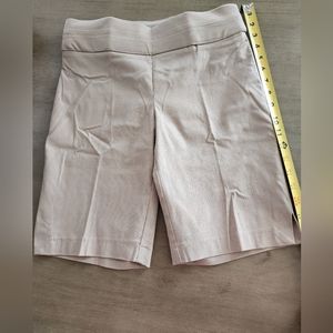 APT 9 Brynn Shorts Size 4